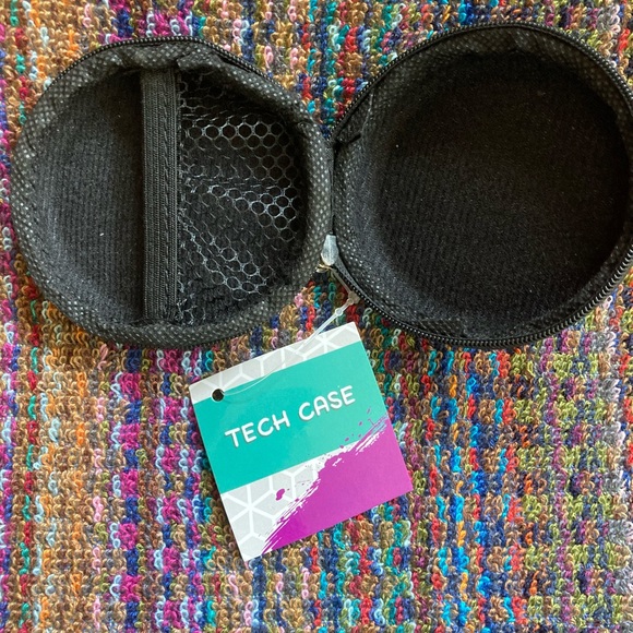 NWT Tech Ear Bud Zipper Storage Case 💚🌿🍃🌿💚 - Picture 4 of 5